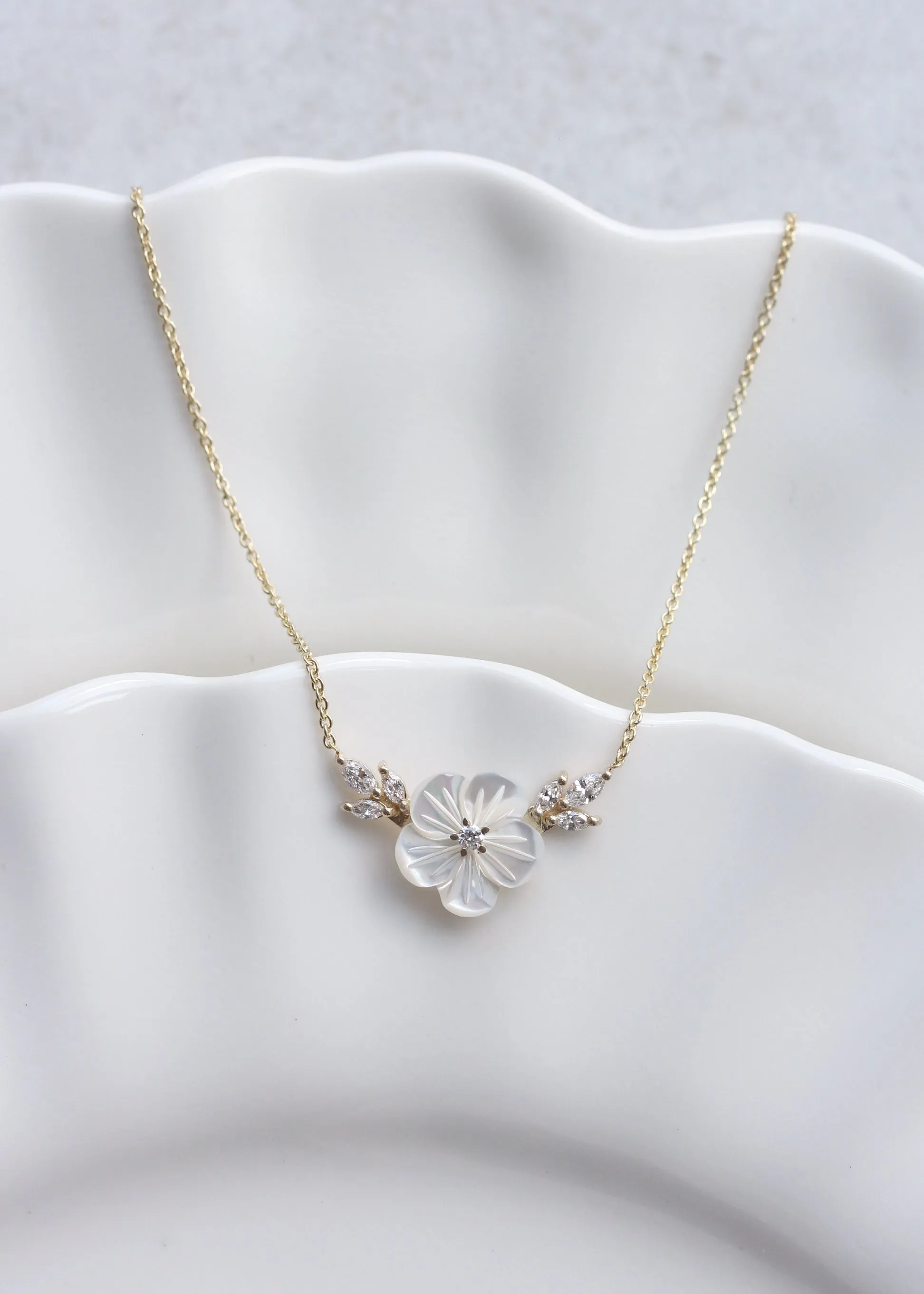 Flower Necklace - Mother of pearls and diamonds necklace Luna Blossom Necklace ♥
