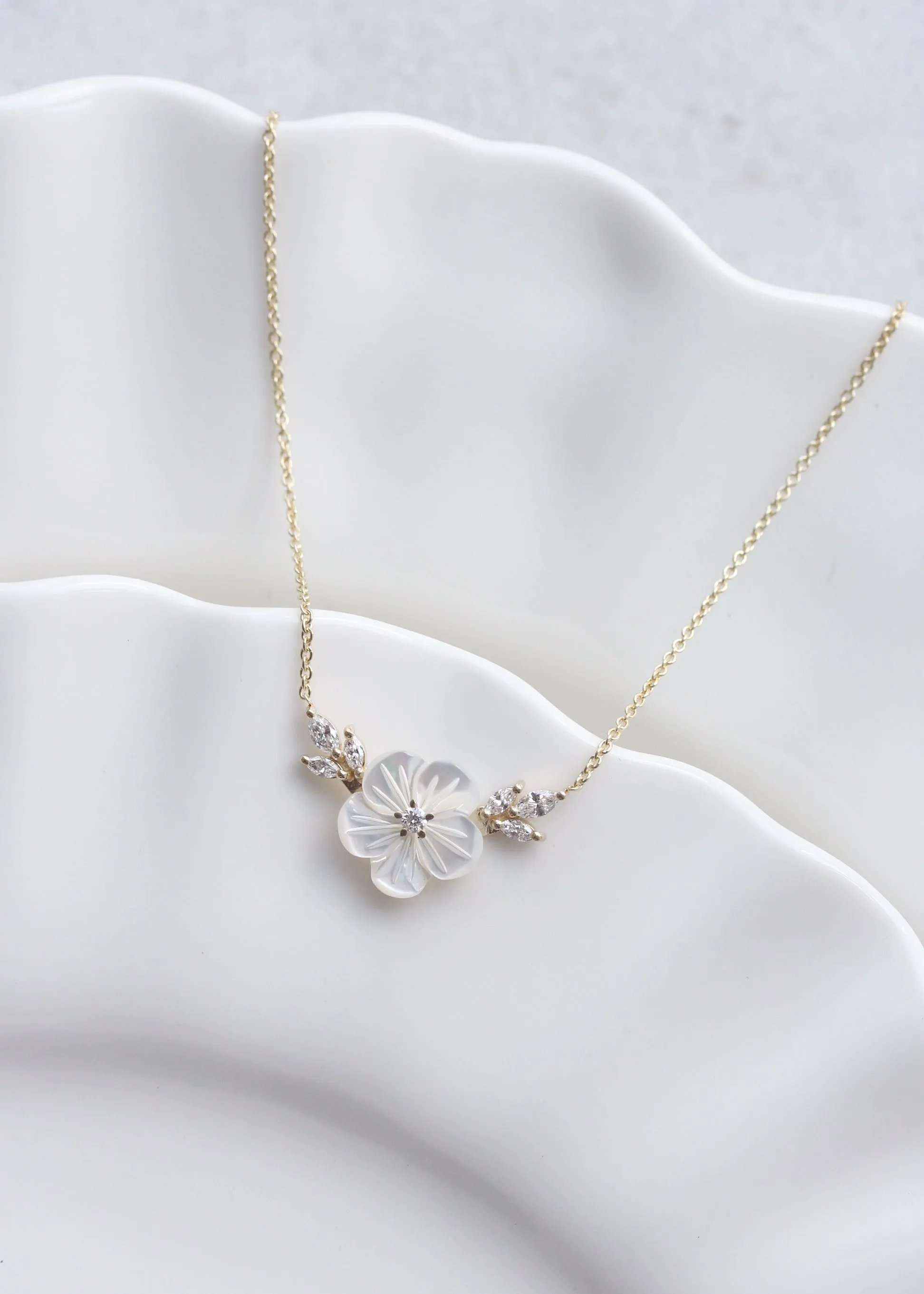 Flower Necklace - Mother of pearls and diamonds necklace Luna Blossom Necklace ♥