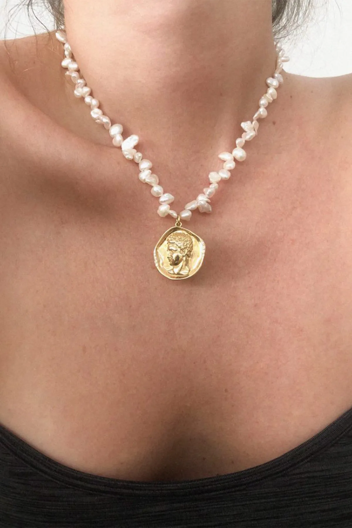 STATEMENT PEARL NECKLACE "HERMIS" WHITE/GOLD